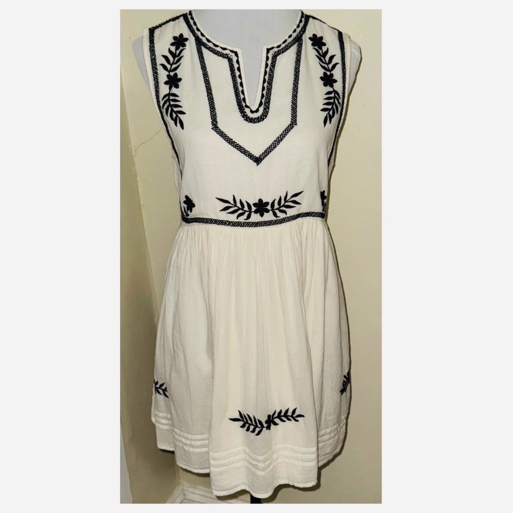 Summer White Embroidered Boho Sleeveless Dress (Forever 21), Sz M